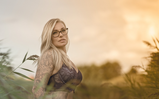 2048x1152 pix. Wallpaper blonde, glasses, bra, tattoo, outdoors, hot