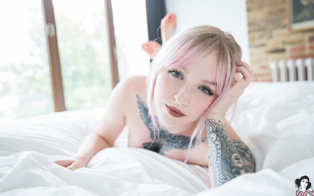 5760x3840 pix. Wallpaper runa suicide, suicide girls, in bed, dyed hair, tattoo, model, in bed
