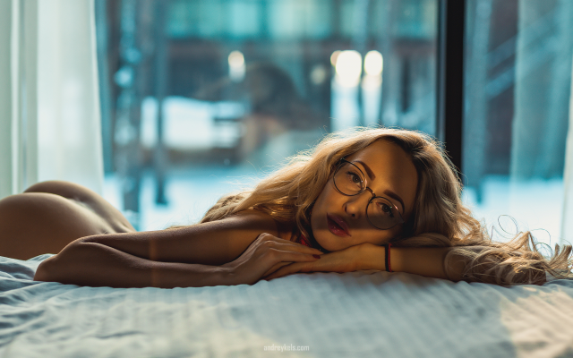 2800x1575 pix. Wallpaper ass, tanned, sexy, glasses, in bed, face, blonde