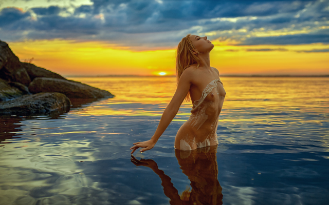 2000x1125 pix. Wallpaper blonde, naked, wet, sea, sunset, beach, small tits, nipples