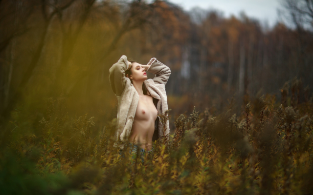 2560x1707 pix. Wallpaper disha shemetova, tits, forest, autumn, coat, nipples