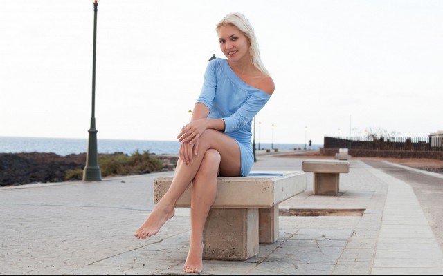 2560x1600 pix. Wallpaper blonde, sexy, dress, beautiful female legs