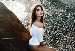 sitting, portrait, brunette, sexy ass, one-piece swimsuit, depth of field, beach wallpaper
