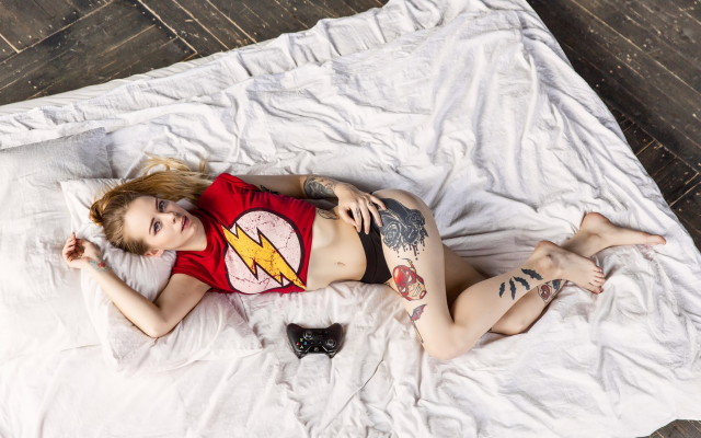 2048x1366 pix. Wallpaper natalia shardina, t-shirt, tattoo, hips, top view, belly, sexy, in bed