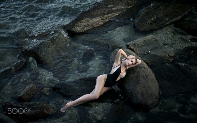 2000x1335 pix. Wallpaper wet, legs, cleavage, rocks, one-piece swimsuit, wet body, top view, rocks, sea