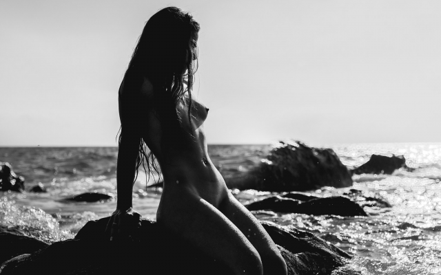 2048x1397 pix. Wallpaper monochrome, belly, nude, sea, boobs, sitting, rocks, wet, hot