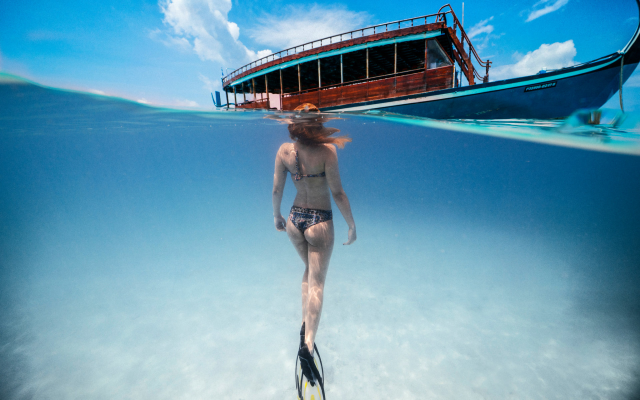 1920x1200 pix. Wallpaper underwater, sea, boat, women, ass, bikini, back, flippers, snorkelling