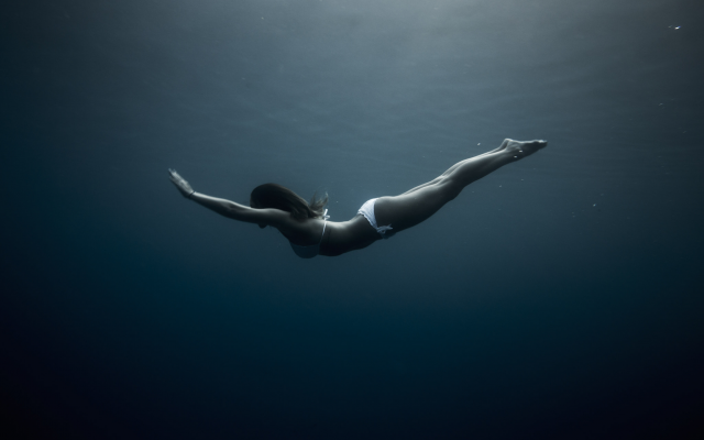 2048x1365 pix. Wallpaper dark, underwater, bikini, legs