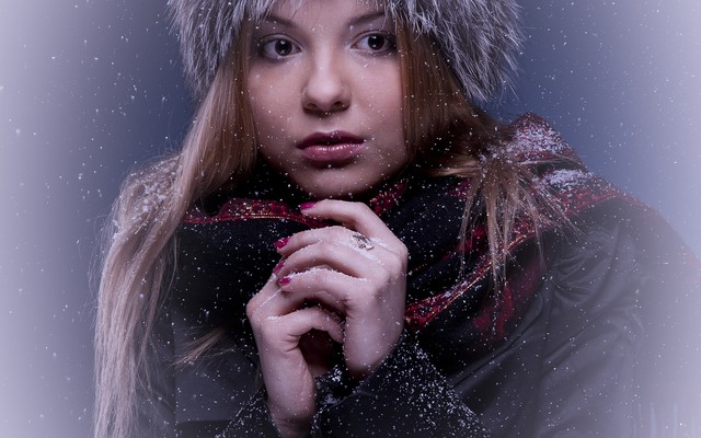 2000x3000 pix. Wallpaper girl, winter, portrait, holod