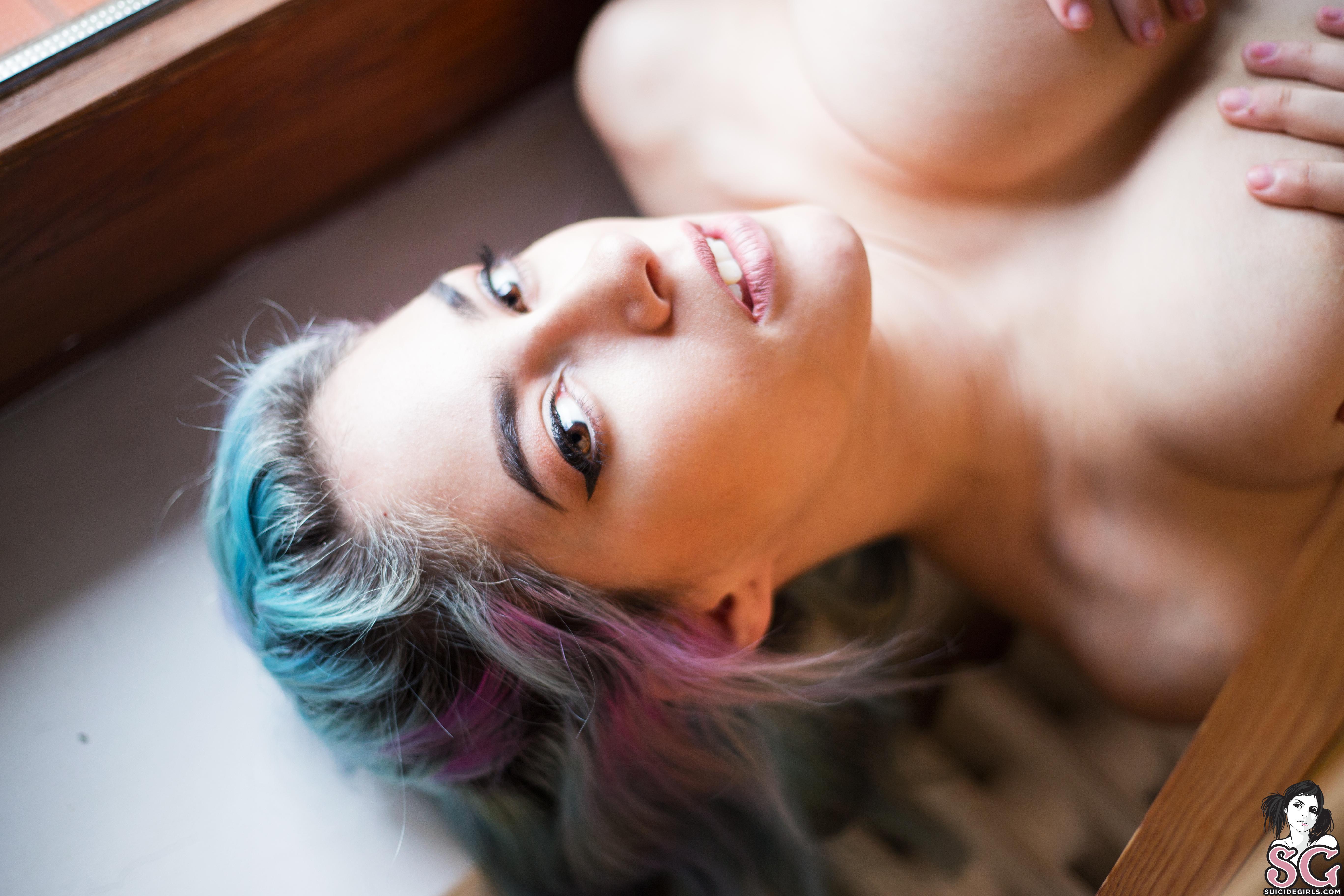 Mouse Suicide Girl Nude