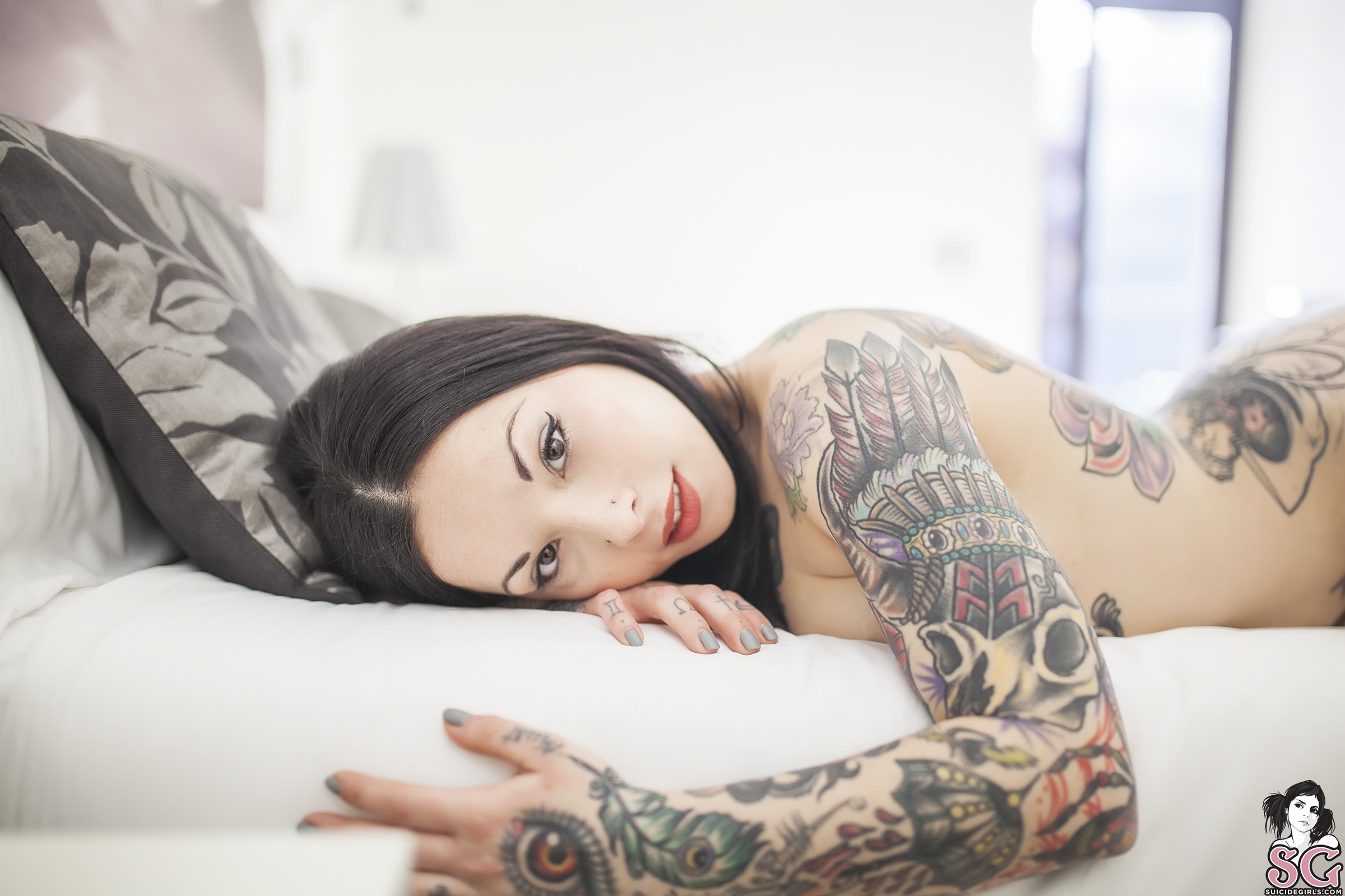 Download 2400x1600 marythunder, model, suicide girls, tattoo, black hair,  in bed, face Porno Photos, Erotic Wallpapers