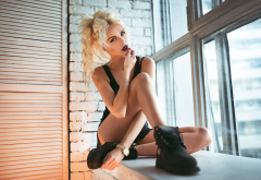sitting, model, blonde, legs, makeup, window, sexy wallpaper
