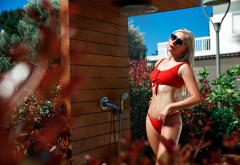 blonde, red bikini, sunglasses, shower, red lipstick, wet wallpaper