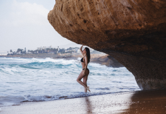 beach, sea, black bikini, sideboob, tanned, rock, bikini wallpaper